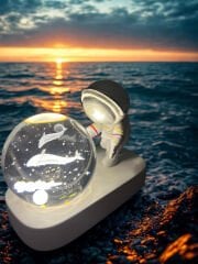 3D Astronot Figürlü Işıklı Küre