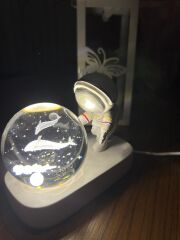 3D Astronot Figürlü Işıklı Küre