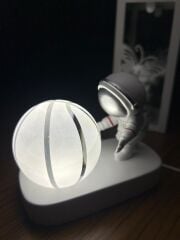 3d Astronot Figürlü Top Işıklı Cam Küre