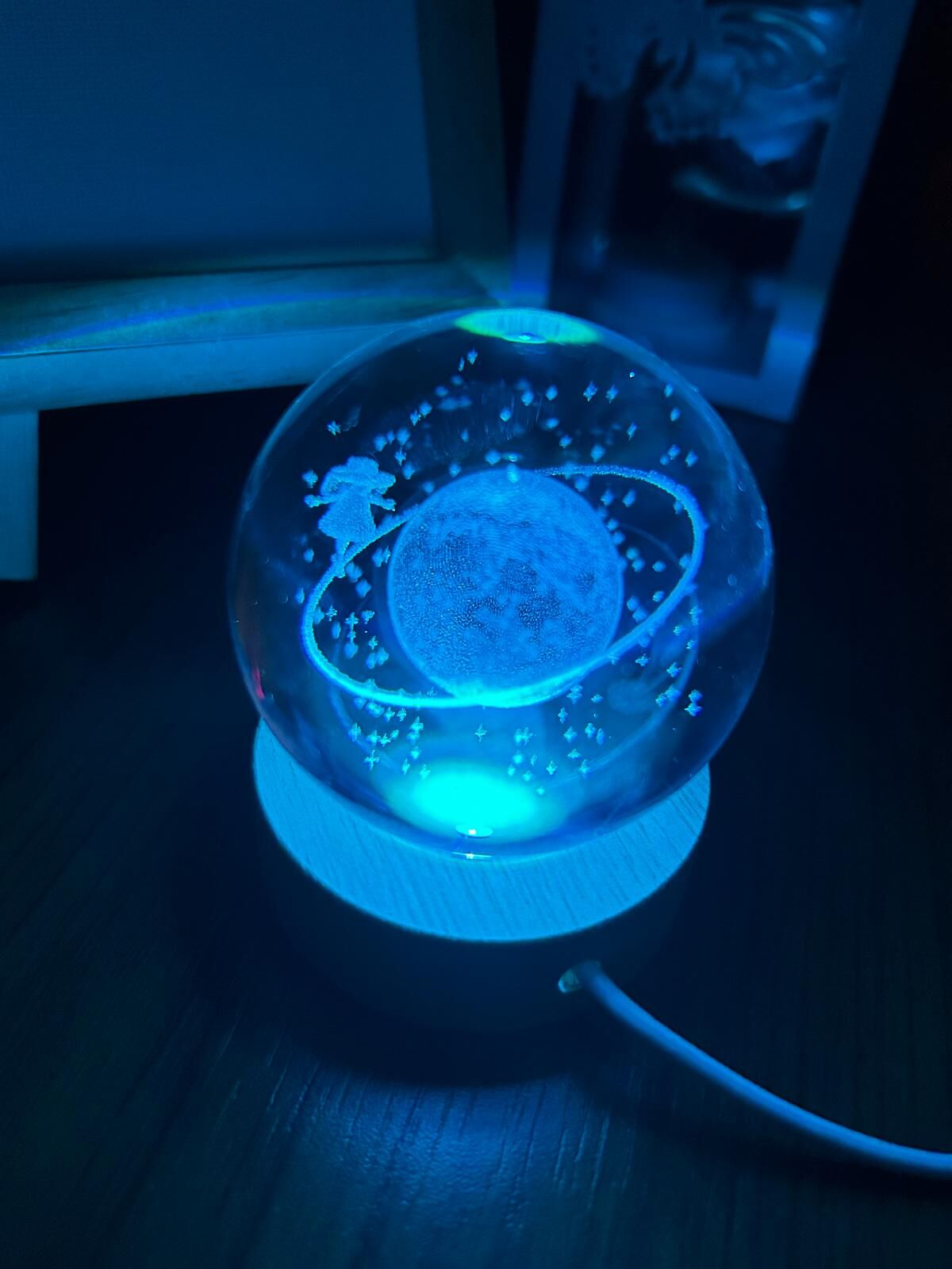 3D Işıklı UzayModel Ahşap Taban Üç renk Cam Küre