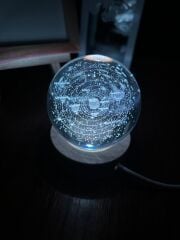 3D Işıklı Gezegen  Görselli Ahşap Taban Üç renk Cam Küre