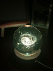 3D Işıklı  Ahşap Taban Üç renk Cam Küre